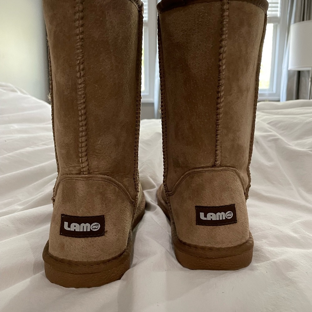Lamo boots Size 9